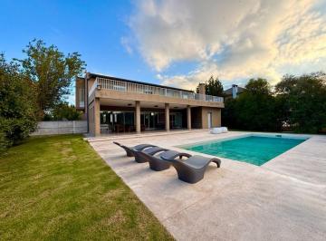 Casa de 10 ambientes, Córdoba · Venta de Excelente Casa en El Exclusivo Country de Zona Sur La Santina