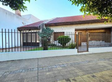 Casa · 150m² · 3 Ambientes · 3 Cocheras · Casa en Venta en Ramos Mejia