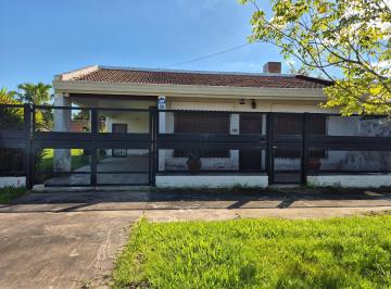 Casa · 161m² · 3 Dormitorios · Casa 3 Dorm. a m de Av España, Asfalto, Barranqueras