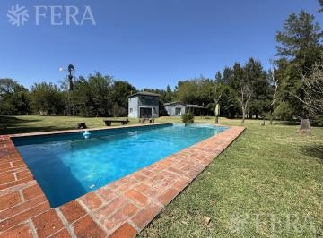 Casa · 180m² · 4 Ambientes · Venta de Casa Quinta con Piscina en Estancia Las Malvinas Coronel Brandsen