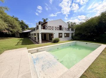 Casa · 405m² · 8 Ambientes · 2 Cocheras · Casa en Alquiler - 3 Dorm. - Parque - Pileta