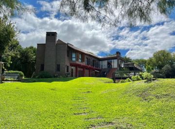 Casa · 500m² · 4 Dormitorios · 3 Cocheras · Casa en Venta en Country Las Delicias con Bajada Al Arroyo.