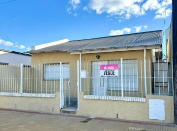 Casa de 3 ambientes, Tandil · Casa 2 Dorm. Villa Italia Amplio Parque en Venta