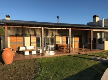 Quinta vacacional · 100m² · 3 Ambientes · 1 Cochera · Venta Quinta Zona Club Banco Provincia