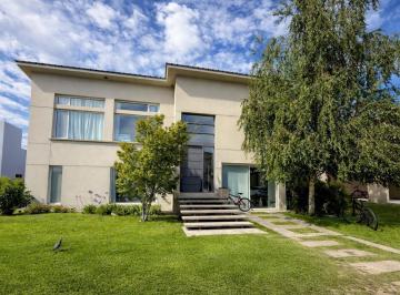 Casa · 600m² · 6 Ambientes · Venta Casa Gerencial, Barrio Privado La Peregrina, anaya 3900