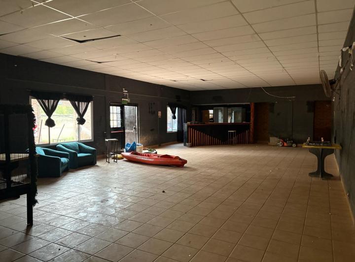 Local comercial · 350m² · 8 Ambientes · 10 Cocheras