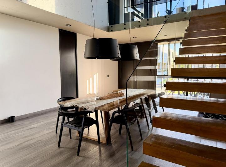 Casa · 224m² · 3 Dormitorios · 2 Cocheras