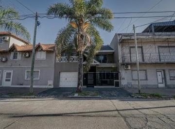 Casa · 220m² · 5 Ambientes · 1 Cochera · Chalet 5 Ambientes Venta Ramos Mejia