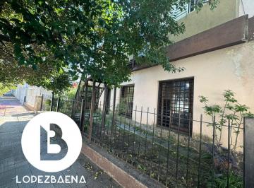 Casa · 223m² · 7 Ambientes · 2 Cocheras · Casa en Venta con Departamento Arriba Mas Cochera