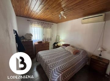 Casa · 223m² · 7 Ambientes · 2 Cocheras · Casa en Venta con Departamento Arriba Mas Cochera