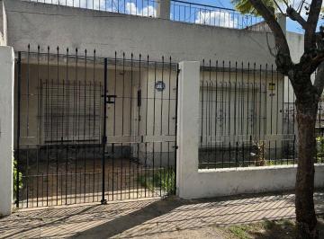 Casa de 3 ambientes, San Fernando · Casa con Amplio Jardin: Garibaldi N° 2389, Virreyes.
