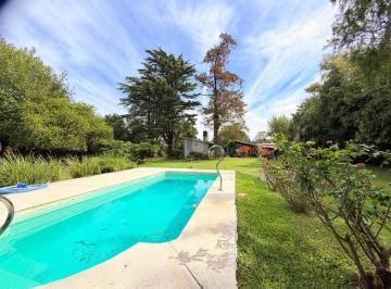 Quinta vacacional · 2100m² · 3 Ambientes · Casa de 3 Ambientes - Parque 2000 m - Piscina y Galería – Paso del Rey