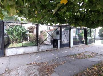 Casa · 136m² · 4 Ambientes · 1 Cochera · Casa / Terreno en Area Central de Ituzaingó Norte