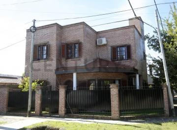 Casa · 109m² · 4 Ambientes · 2 Cocheras · Casas en Venta en Gonnet