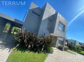 Casa · 200m² · 4 Ambientes · 5 Cocheras · Casa en La Horqueta de Echeverría