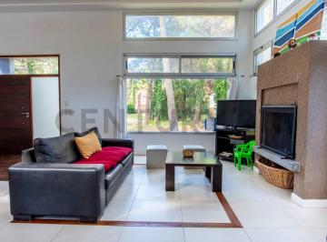 Casa · 180m² · 5 Ambientes · 1 Cochera · Venta de Casa 5 Ambientes en Pinamar Norte con Parque y Parrilla Entorno Natural