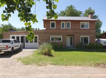 Casa · 265m² · 5 Ambientes · 2 Cocheras · Casa - Plottier