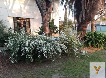 Casa en Venta de 4 ambientes Manuel B Gonnet · Casa en Venta - 3 Dorm. 2 Baños - Manuel B. Gonnet
