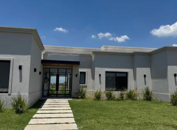 Casa · 156m² · 5 Ambientes · 3 Cocheras · Casa en Venta a La Laguna - Barrio San Sebastian