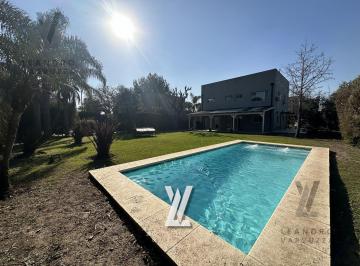 Casa · 156m² · 4 Ambientes · 4 Cocheras · Casa 5 Ambientes en Venta / Alquiler en Ombues de Hudson