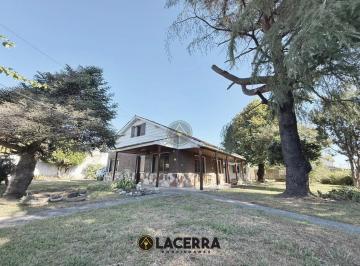 Casa · 234m² · 4 Ambientes · 2 Cocheras · Venta de Casa en Excelente Lote en Villa Ballester