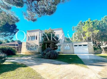 Casa · 290m² · 6 Ambientes · 2 Cocheras · Casa en La Herradura en Venta