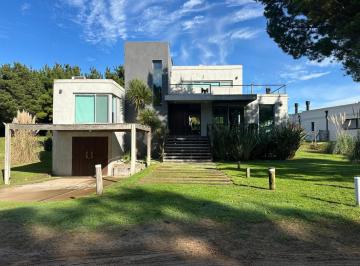 Casa · 189m² · 5 Ambientes · 2 Cocheras · Casa en Venta - 4 Dorm. 4 Baños - Pinamar