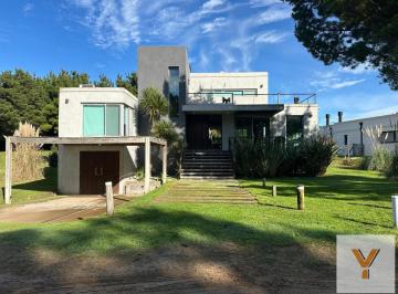 Casa · 189m² · 5 Ambientes · 2 Cocheras · Casa en Venta - 4 Dorm. 4 Baños - Pinamar