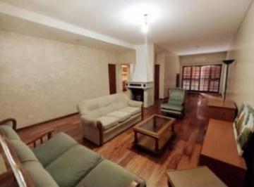Casa · 150m² · 4 Ambientes · 2 Cocheras · Casa en Venta - 3 Dorm. 2 Baños - 200 m² - Haedo