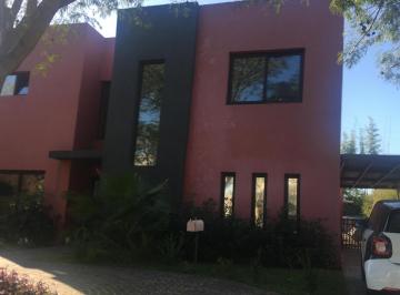 Casa · 186m² · 5 Ambientes · 2 Cocheras · Casa en Venta - 4 Dorm. 4 Baños - Benavidez