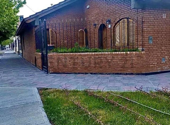 Casa · 137m² · 6 Ambientes · 1 Cochera