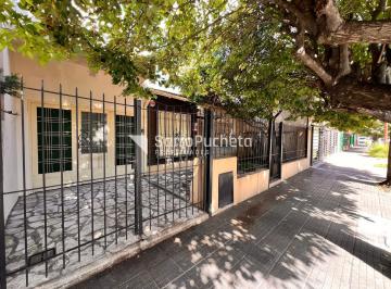 Casa · 125m² · 3 Ambientes · 1 Cochera · Venta Casa 3 Ambientes con Cochera y Parque Sobre Lote Propio en Morón Sur.