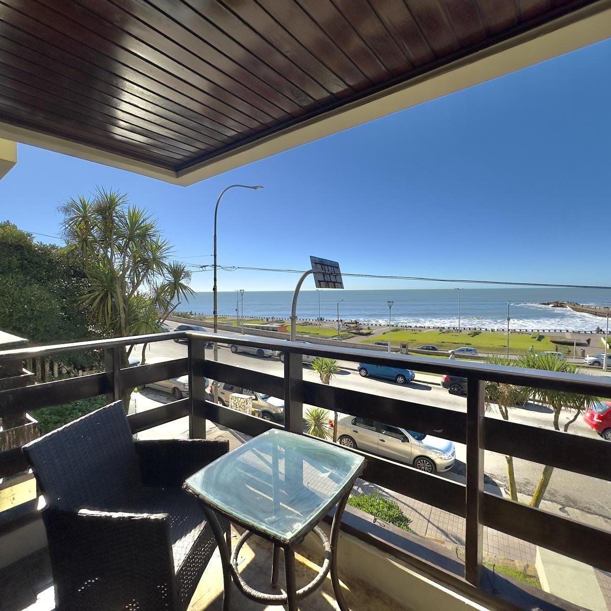 Se vende departamento frente al mar, primera linea, en excelente ubicación