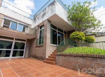 Casa · 283m² · 6 Ambientes · 1 Cochera · Casa de Categoría en 7 Jefes con Tres Dorm., Cochera y Patio.