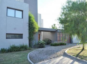 Casa · 296m² · 4 Ambientes · 3 Cocheras · Casa en Venta La Morada Villa Allende