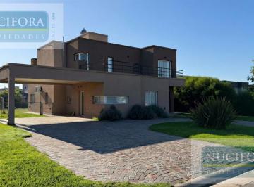 Casa · 185m² · 6 Ambientes · 2 Cocheras · Casa en Venta en Escobar
