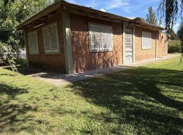 Quinta vacacional · 101m² · 3 Ambientes · Casa Quinta con Pileta en Ranchos
