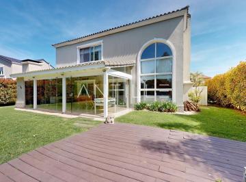Casa · 265m² · 5 Ambientes · 1 Cochera · Casa en Venta | Abril Club de Campo