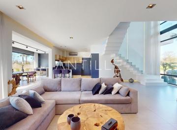 LIVING 4 CASA EN GREENVILLE POLO · Casa Moderna en Venta en Greenville Polo