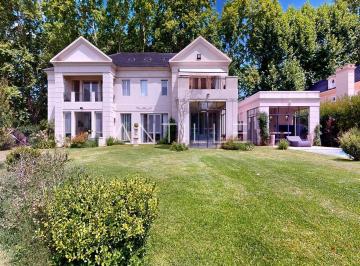Casa · 600m² · 8 Ambientes · 3 Cocheras · Casa en Venta | Abril Club de Campo