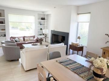 Casa de 5 ambientes, Ciudad de Mendoza · Casa 4 Dorm. 350 m² Cubiertos en Barrio Dalvian, Mendoza