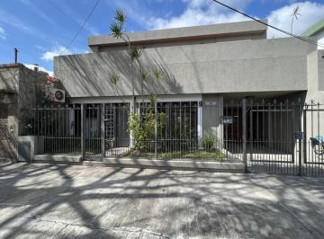 general-san-martin-villa-ballester-venta-casa-5-o-mas-ambientes · Casa de 5 Ambientes con Parque y Piscina