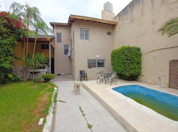 Casa · 256m² · 6 Ambientes · 1 Cochera · Excelente Casa en Venta – San Justo | Amplia, Luminosa y Lista Para Disfrutar