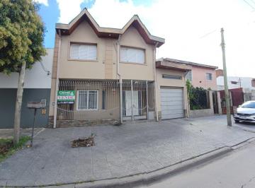 Casa · 256m² · 6 Ambientes · 1 Cochera · Excelente Casa en Venta – San Justo | Amplia, Luminosa y Lista Para Disfrutar