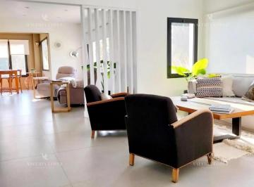 Casa · 250m² · 6 Ambientes · 1 Cochera · Casa en Alquiler en Mayling Cc, Pilar, G. B. a. Zona Norte