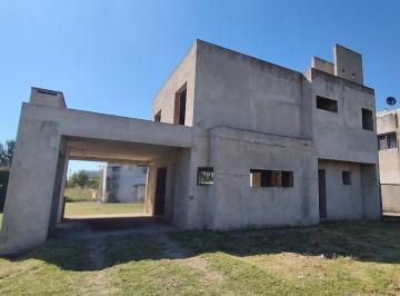 Casa · 143m² · 4 Ambientes · 1 Cochera · Funes City: Casa en Venta Para Terminar a Tu Gusto