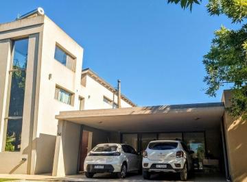 Casa · 350m² · 6 Ambientes · 3 Cocheras · Chacras de La Reserva - Casa en Venta de 4 Dorm. Sobre Lote de 2.000 m²