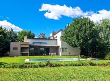 Casa · 350m² · 6 Ambientes · 3 Cocheras · Chacras de La Reserva - Casa en Venta de 4 Dorm. Sobre Lote de 2.000 m²