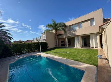 Casa de 7 ambientes, Ciudad de Mendoza · Cl/alquila Casa Barrio Dalvian