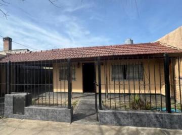 Casa · 90m² · 4 Ambientes · 1 Cochera · Casa en Venta - 2 Dorm. 1 Baño - San Vicente